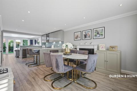 3 bedroom detached house for sale, The Gables, Ongar, CM5