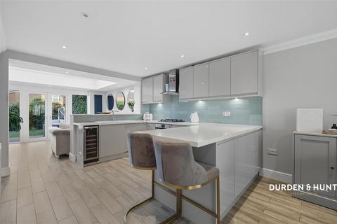 3 bedroom detached house for sale, The Gables, Ongar, CM5