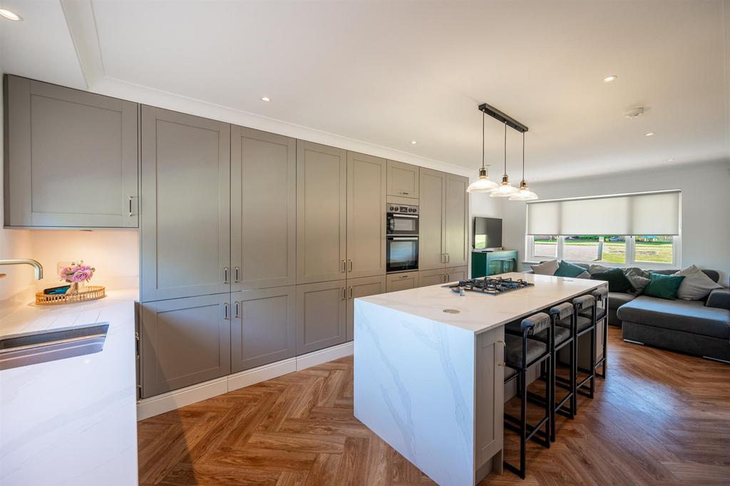 Kitchen (2).jpg