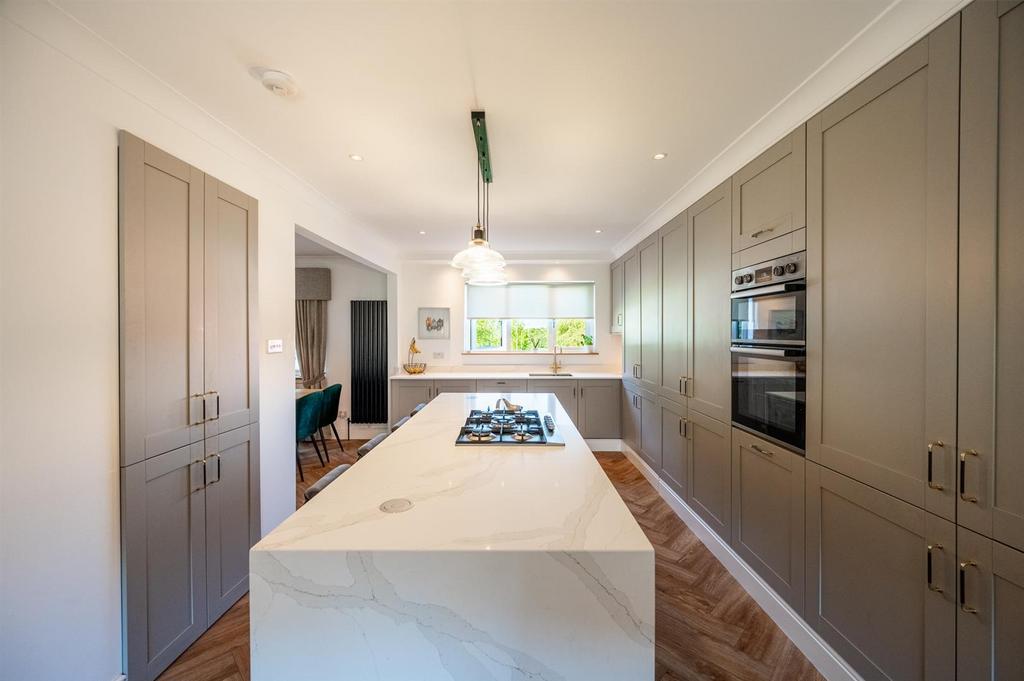 Kitchen (1).jpg