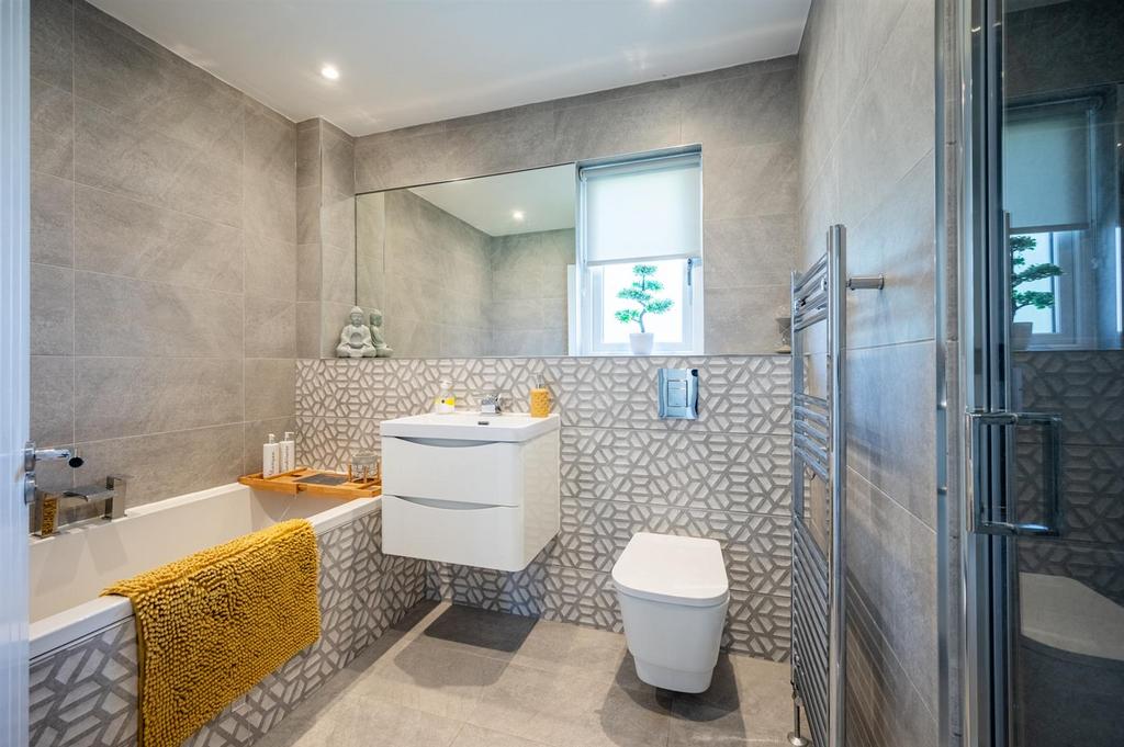 Bathroom (2).jpg