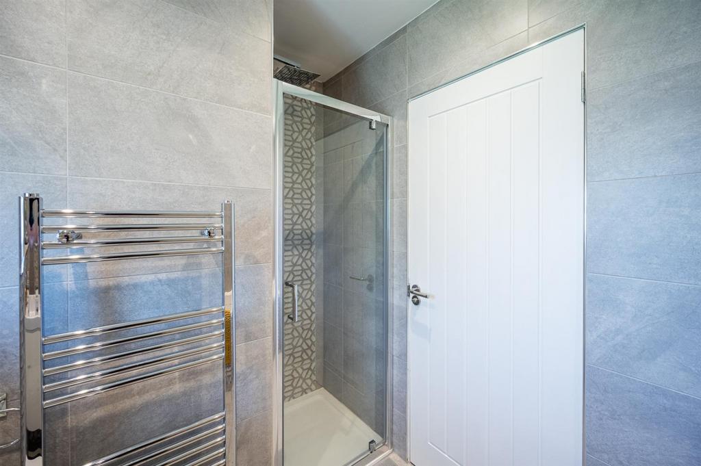 Bathroom (1).jpg