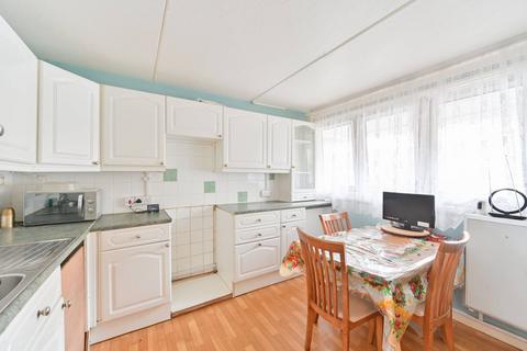4 bedroom flat for sale, Bolton Court, Battersea, London, SW11