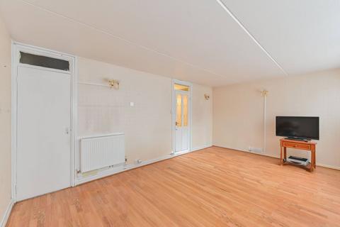 4 bedroom flat for sale, Bolton Court, Battersea, London, SW11