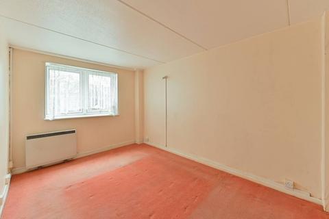 4 bedroom flat for sale, Bolton Court, Battersea, London, SW11