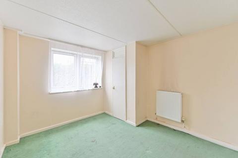 4 bedroom flat for sale, Bolton Court, Battersea, London, SW11