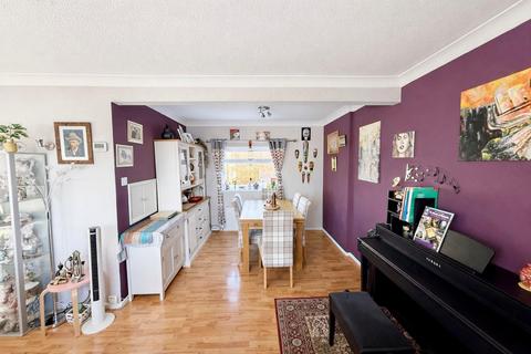 4 bedroom penthouse to rent, Stanstead Manor, SM1