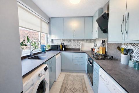 4 bedroom penthouse to rent, Stanstead Manor, SM1