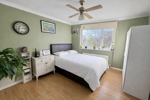 4 bedroom penthouse to rent, Stanstead Manor, SM1