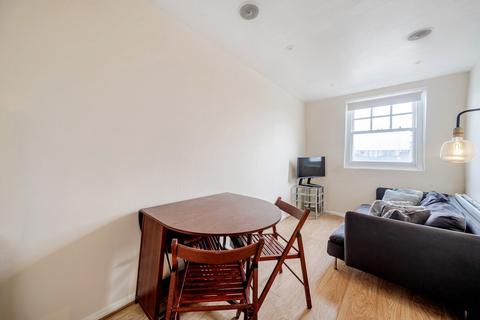 2 bedroom flat for sale, Gartmoor Gardens, Southfields, SW19