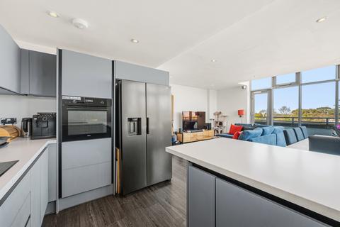 2 bedroom apartment for sale, Lamberts Road, Surbiton KT5