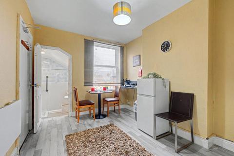 1 bedroom flat to rent, Percival Road, Sherwood, Nottingham, NG5 2EY