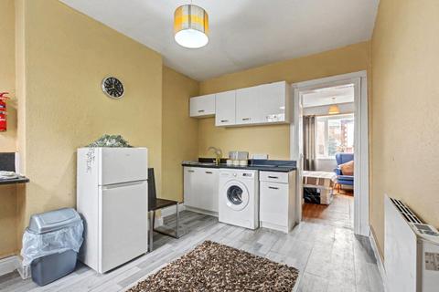 1 bedroom flat to rent, Percival Road, Sherwood, Nottingham, NG5 2EY