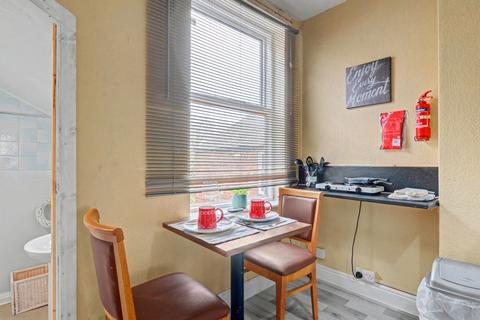 1 bedroom flat to rent, Percival Road, Sherwood, Nottingham, NG5 2EY