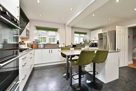 undefined, Brambles Close, Guildford GU12