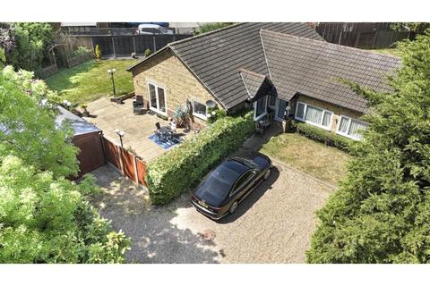 3 bedroom detached bungalow for sale, Clive Close, Potters Bar, EN6