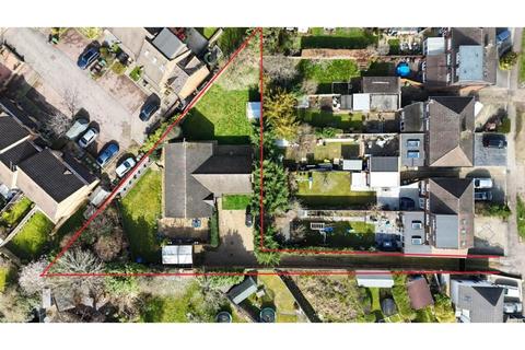 3 bedroom detached bungalow for sale, Clive Close, Potters Bar, EN6