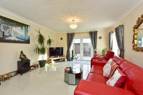 3 bedroom detached bungalow for sale, Clive Close, Potters Bar, EN6