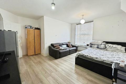 2 bedroom apartment for sale, Barking Road, London E13