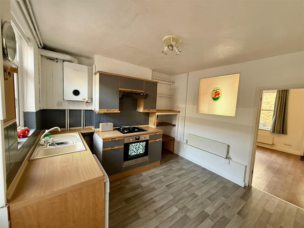 Kitchen/Breakfast Room: