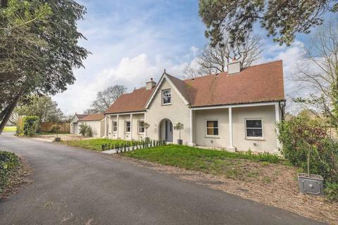 5 bedroom detached house for sale, Horton Road, Datchet SL3