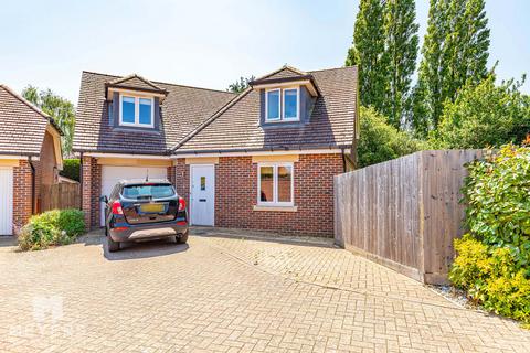 4 bedroom detached house for sale, Canberra Close, Christchurch, BH23 2