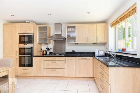 4 bedroom detached house for sale, Canberra Close, Christchurch, BH23 2