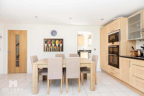 4 bedroom detached house for sale, Canberra Close, Christchurch, BH23 2