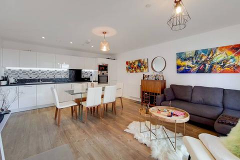 2 bedroom flat for sale, Kingfisher Heights, Silvertown, London, E16