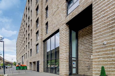 2 bedroom flat for sale, Kingfisher Heights, Silvertown, London, E16