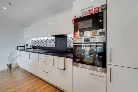 2 bedroom flat for sale, Kingfisher Heights, Silvertown, London, E16