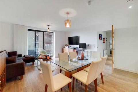 2 bedroom flat for sale, Kingfisher Heights, Silvertown, London, E16