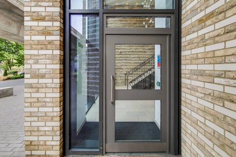 2 bedroom flat for sale, Kingfisher Heights, Silvertown, London, E16
