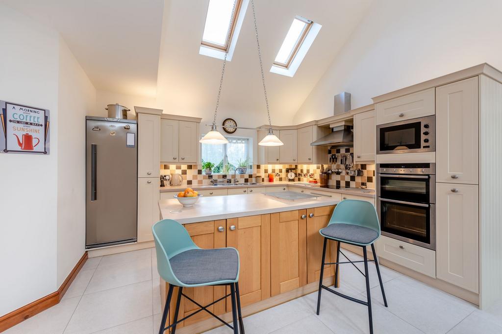 Kitchen/dining/living room