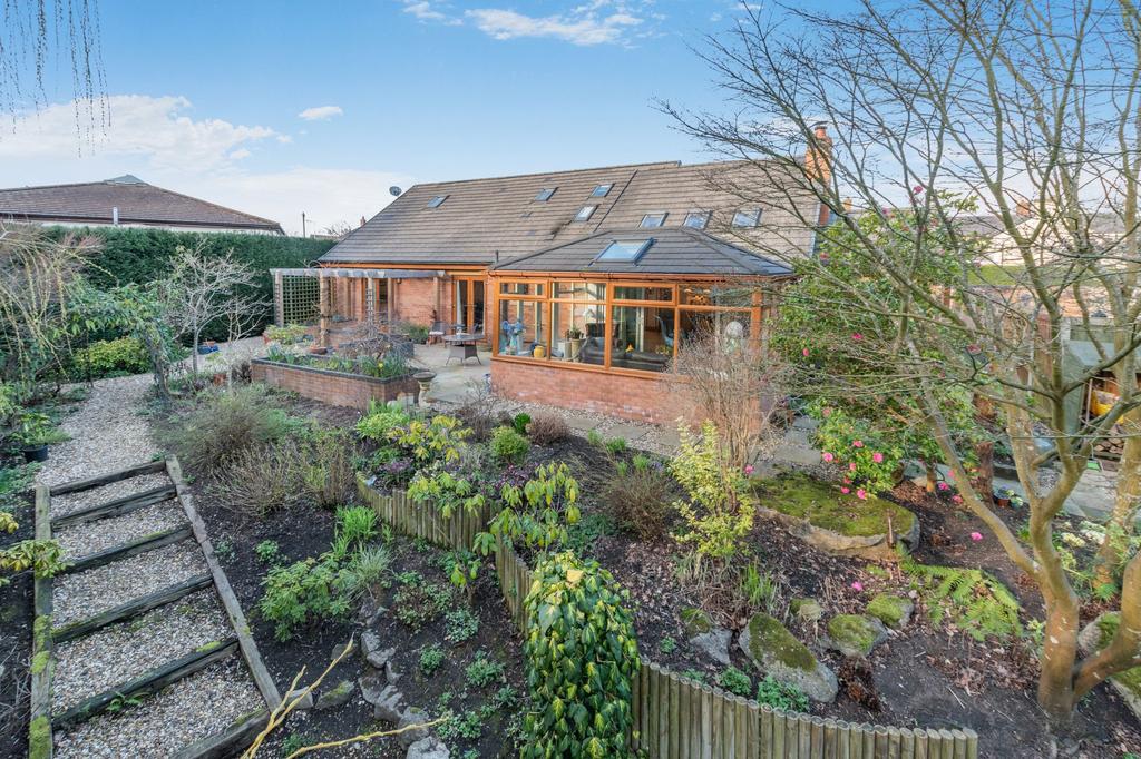 Garden to rear