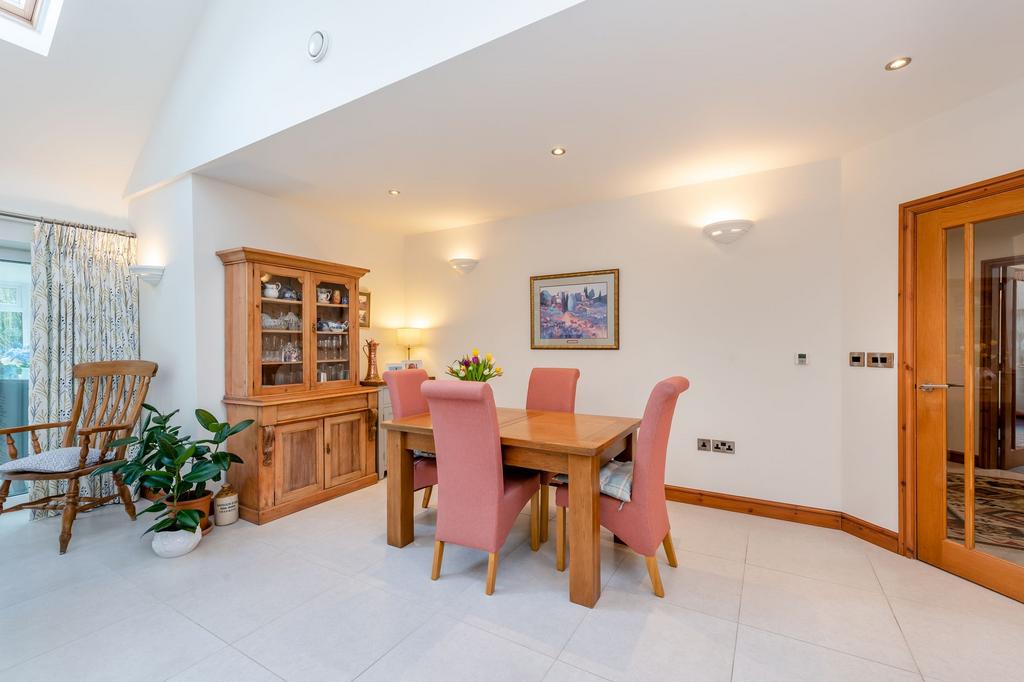 Kitchen/dining/living room