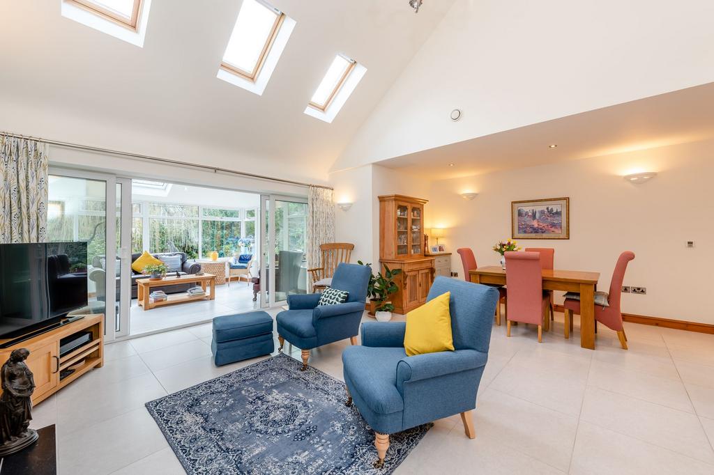 Kitchen/dining/living room