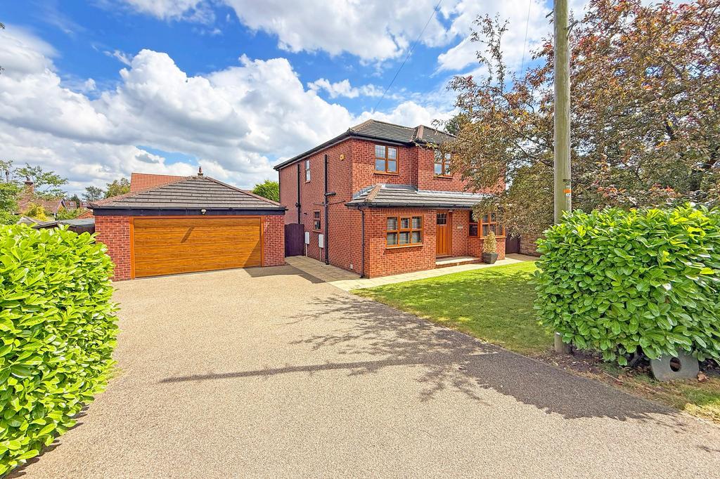 4 bedroom detached house for sale