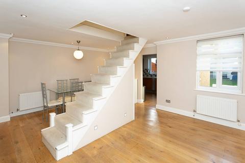 3 bedroom terraced house to rent, Pinner Road, WD19, Bushey, Watford, WD19