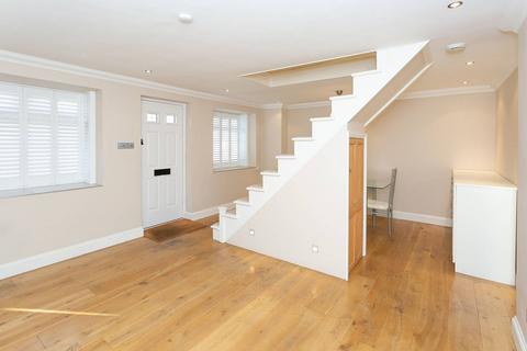 3 bedroom terraced house to rent, Pinner Road, WD19, Bushey, Watford, WD19