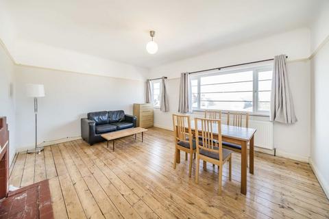 2 bedroom flat to rent, Terrapin Road, London SW17