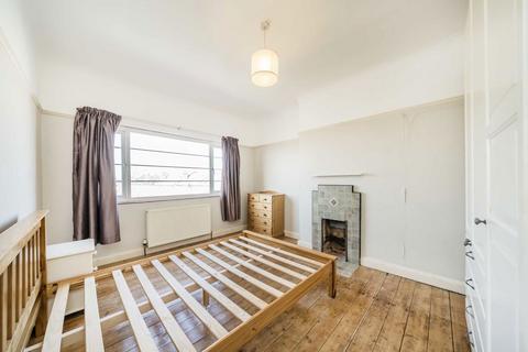 2 bedroom flat to rent, Terrapin Road, London SW17