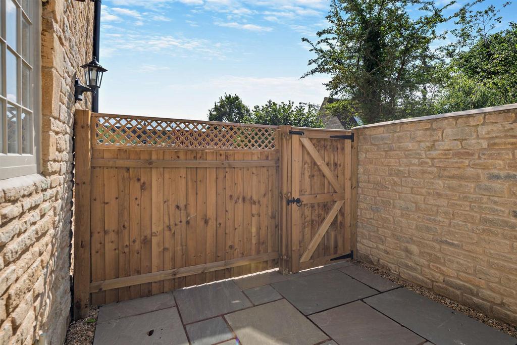 8563809-exterior01-8