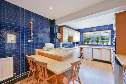 4 bedroom detached house for sale, Colcokes Road, Banstead