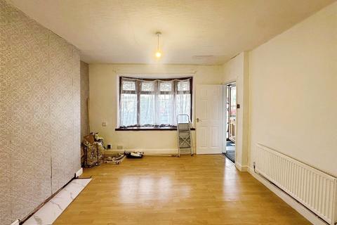 3 bedroom semi-detached house to rent, Sherborne Road, West Midlands WV10