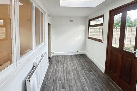 3 bedroom semi-detached house to rent, Sherborne Road, West Midlands WV10