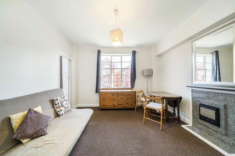 1 bedroom flat to rent, Hamlet Gardens, London W6