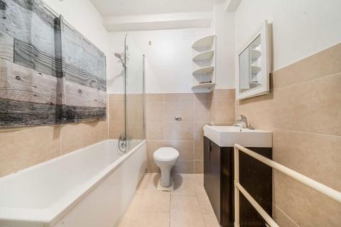 1 bedroom flat to rent, Hamlet Gardens, London W6