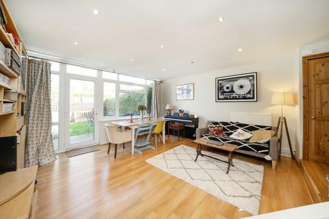 3 bedroom maisonette for sale, Chatham Road, London SW11