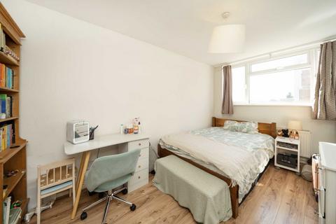 3 bedroom maisonette for sale, Chatham Road, London SW11